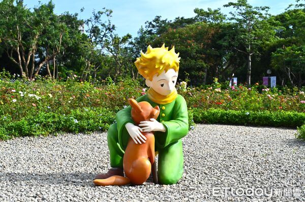 ▲台中東海大學11月迎來一座全新地標「小王子的玫瑰園」。(圖/古典玫瑰園提供)