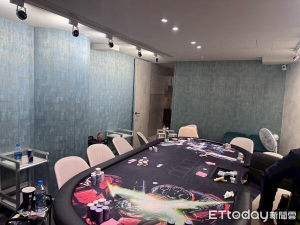 ▲▼ 信義警方破獲非法德州撲克賭場,逮捕10人中包括網紅陳熙熙。(圖/記者張君豪翻攝,下同)