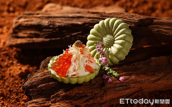 ▲顧客年底前到阪前享用套餐、完成指定條件款待松葉蟹海鮮珠寶盒。(圖/王品集團提供)