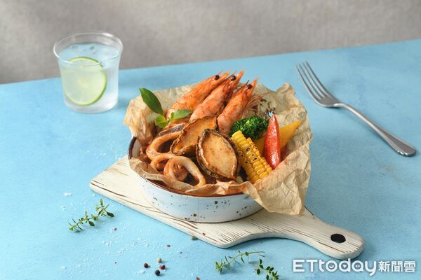 ▲民眾完成指定貼文留言,西堤送美式手抓海鮮拼盤。(圖/王品集團提供)