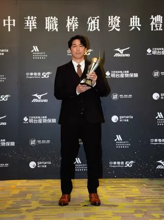 ▲▼中華職棒頒獎典禮,高塩將樹。(圖/中華職棒提供)