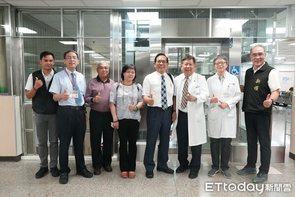 ▲麻豆新樓醫院5日舉行電梯啟用儀式,新設計電梯直接通往門診區,簡化病人就醫流程。(記者林東良翻攝,下同)