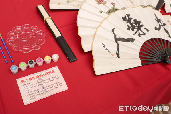 ▲▼ 神農嘗百草再現,翁章梁化身神農氏宣傳中藥本草文化節 。(圖/嘉義縣政府提供)