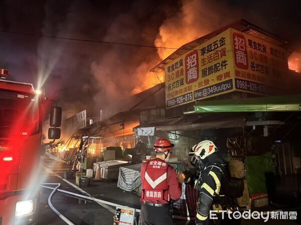 ▲▼桃園南門市場大火。(圖/記者沈繼昌翻攝)
