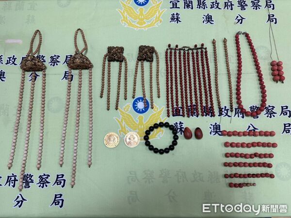 ▲南方澳進安宮珊瑚媽祖失竊的所有珠寶均已成功追回。(圖/記者游芳男翻攝)