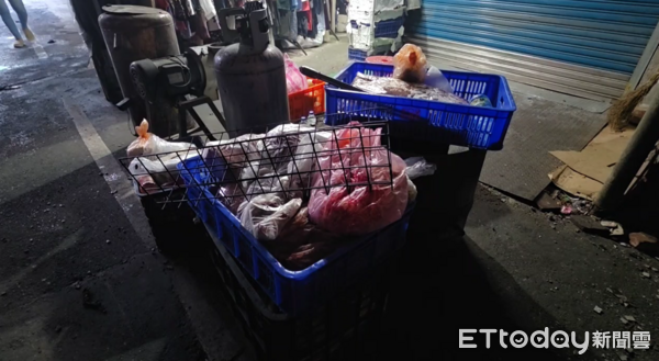 ▲▼桃園南門市場大火,攤商燒毀大半。(圖/記者沈繼昌翻攝)