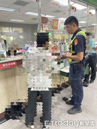 ▲東港警方成功阻止陳男匯款。(圖/記者陳崑福翻攝)