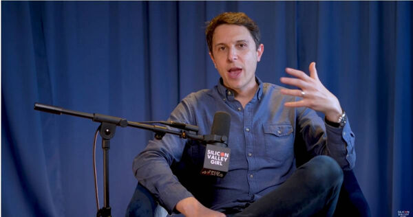 Google搜尋的產品副總裁史坦(Robby Stein)。(圖/翻攝自YouTube/Silicon Valley Girl)