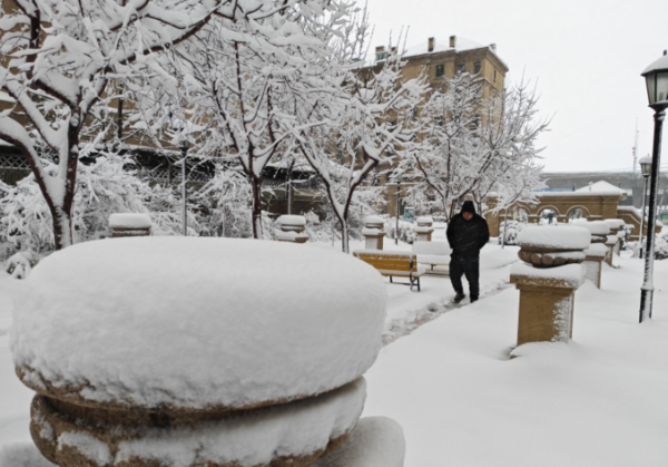 ▲▼烏魯木齊特大暴雪破紀錄。(圖/翻攝自微博)