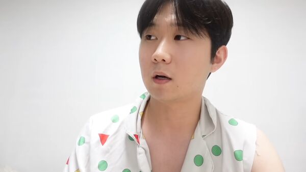 南韓YouTuber「Debo醬」因爆料中國人涉殺人與器官買賣,引起警方高度關注,目前已遭立案調查。(翻攝自YouTube/韓国人先生デボちゃん)