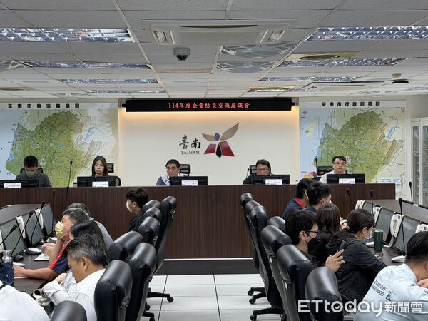 ▲台南市政府舉辦企業防災座談會,60家企業及防災人員參與交流。(記者林東良翻攝,下同)