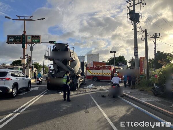 ▲▼屏東特斯拉撞水泥車1死7傷,撞擊畫面曝光。(圖/記者陳崑福翻攝)