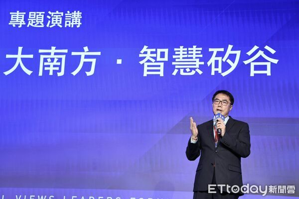 ▲台南市長黃偉哲出席2025第23屆遠見高峰會,談智慧科技與城市治理。(記者林東良翻攝,下同)