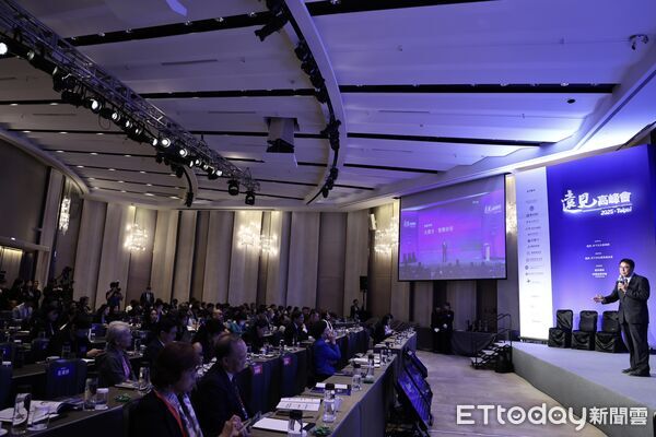 ▲台南市長黃偉哲出席2025第23屆遠見高峰會,談智慧科技與城市治理。(記者林東良翻攝,下同)