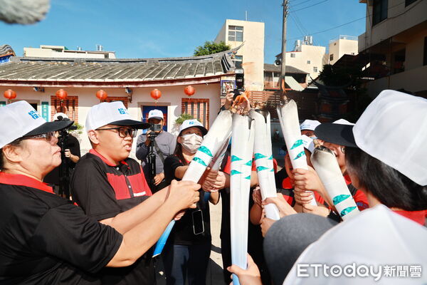 ▲全縣運動會點燃聖火,11月8日縣立體育場揭幕。(圖/南投縣政府提供)