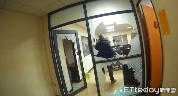 ▲▼台中警方破獲兩岸運動博弈網站,逮捕12人。(圖/台中警方提供,下同)