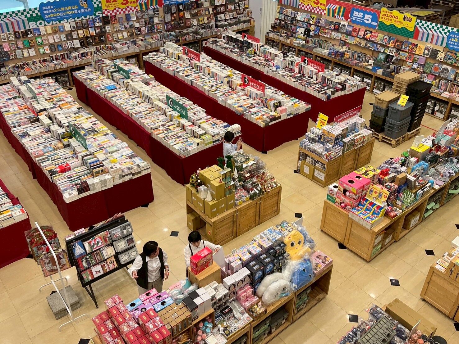 ▲誠品年度最大舊書拍賣會登場,10萬件商品1折起。(圖/業者提供)