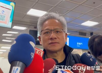 誤信「黃仁勳送書」！8旬婦險砸200萬投資　銀樓老闆一句話救回