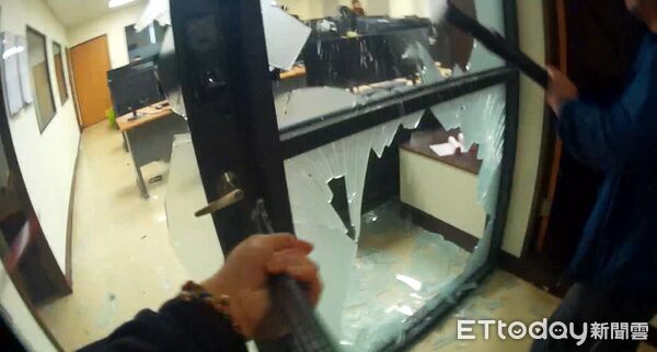 ▲▼台中警方破獲兩岸運動博弈網站,逮捕12人。(圖/台中警方提供,下同)