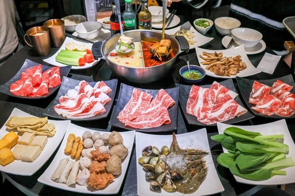 ▲▼台北中山區麻辣火鍋吃到飽推薦「椒心苑麻辣鍋」!(圖/部落客陳小可提供)