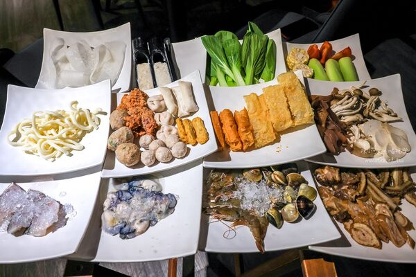 ▲▼台北中山區麻辣火鍋吃到飽推薦「椒心苑麻辣鍋」!(圖/部落客陳小可提供)