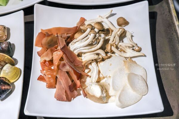 ▲▼台北中山區麻辣火鍋吃到飽推薦「椒心苑麻辣鍋」!(圖/部落客陳小可提供)