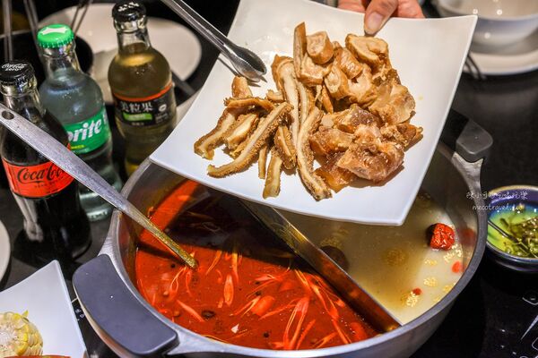 ▲▼台北中山區麻辣火鍋吃到飽推薦「椒心苑麻辣鍋」!(圖/部落客陳小可提供)