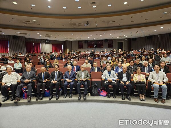 ▲▼前國安會祕書長蘇起6日出席政大外交系舉辦「兩岸關係的談判協商:從回顧中找解方」座談會。(圖/記者陳冠宇攝)