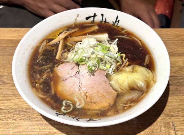 ▲▼札幌味噌拉麵創始店「すみれ(薄野店)」,開枝散葉一甲子。(圖/部落客小虎提供)