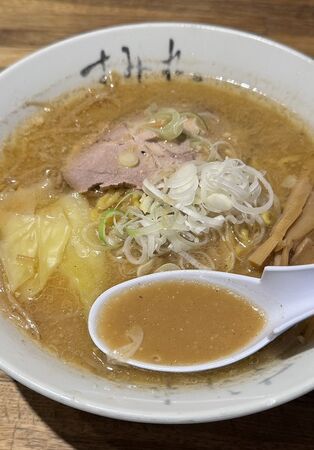 ▲▼札幌味噌拉麵創始店「すみれ(薄野店)」,開枝散葉一甲子。(圖/部落客小虎提供)