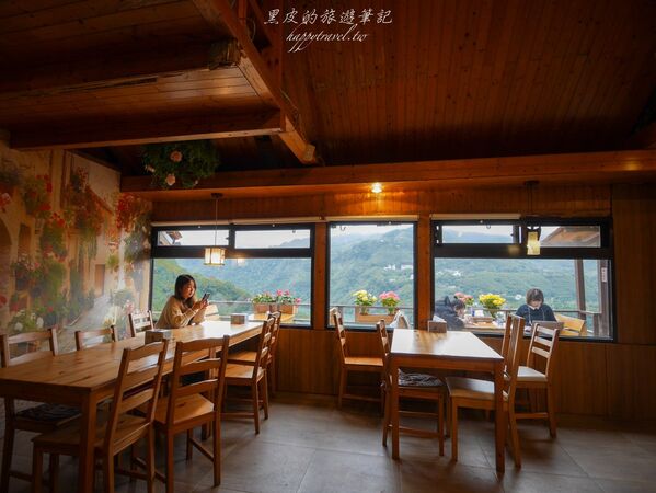 ▲▼被山巒圍繞的河谷景觀咖啡廳「森鄰水岸景觀咖啡館」,享受著南洋氣息的旅行。(圖/部落客黑皮提供)