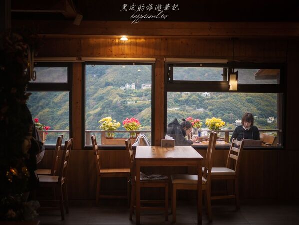 ▲▼被山巒圍繞的河谷景觀咖啡廳「森鄰水岸景觀咖啡館」,享受著南洋氣息的旅行。(圖/部落客黑皮提供)