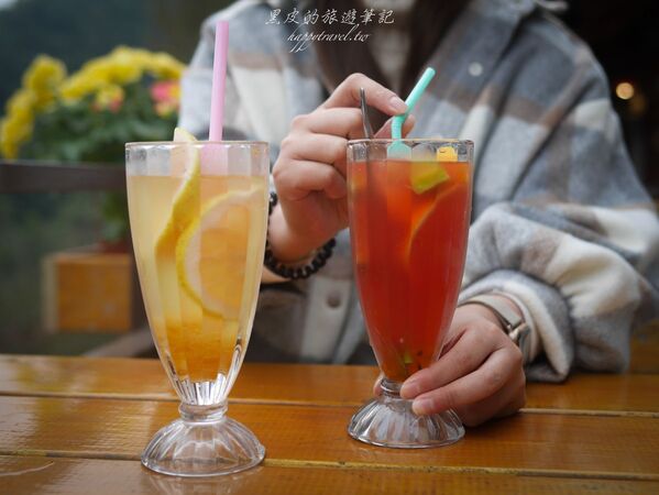 ▲▼被山巒圍繞的河谷景觀咖啡廳「森鄰水岸景觀咖啡館」,享受著南洋氣息的旅行。(圖/部落客黑皮提供)