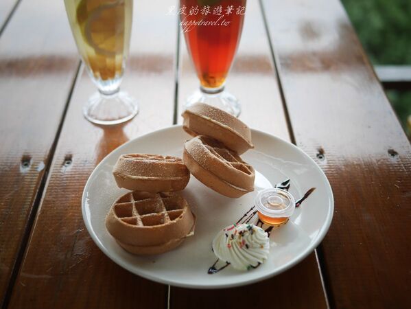 ▲▼被山巒圍繞的河谷景觀咖啡廳「森鄰水岸景觀咖啡館」,享受著南洋氣息的旅行。(圖/部落客黑皮提供)