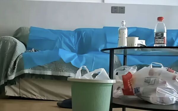 ▲▼陸男女名醫值班室偷情!開戰前不忘「先鋪無菌墊」。(圖/翻攝微博)