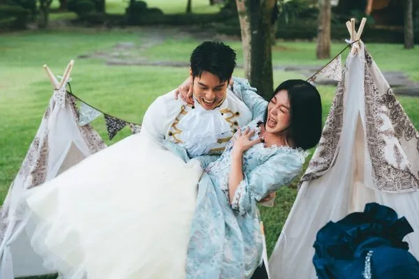 ▲《旅明星》苗可麗質問周予天尺寸,被公主抱羞喊給過!。(圖/東森綜合台)