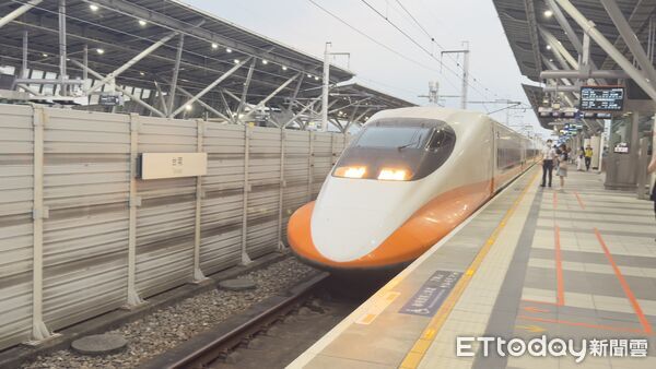 ▲高鐵宣布11月10日起強化提前搭車旅客的換票規定。(記者林東良翻攝,下同)