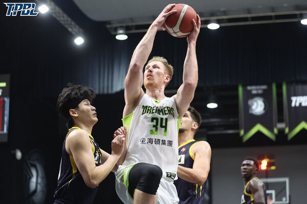 ▲夢想家馬建豪、高柏鎧。(圖/TPBL職籃提供)