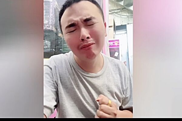 ▲網紅「吃屎哥」游兆霖在臉書PO文,「小草,求你們放過我!台灣沒有言論自由嗎?」。(圖/翻攝自《「吃屎哥」》臉書)