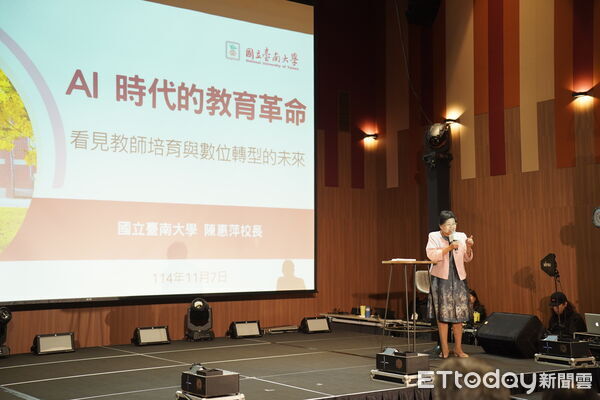 ▲台南市府與14所大專校院簽署合作備忘錄,共組「青年策略聯盟」。(記者林東良翻攝,下同)