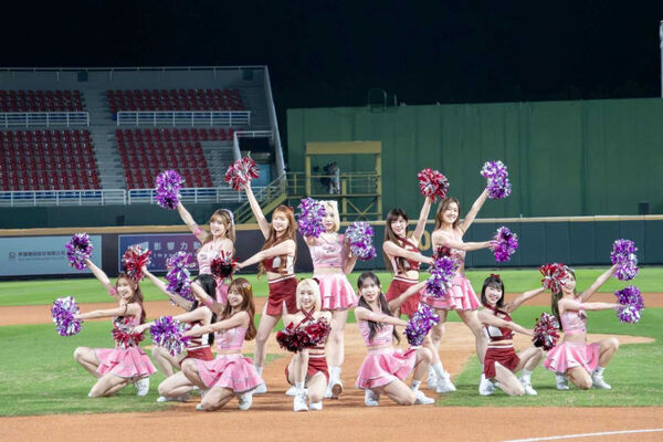 桃氣女孩首度跨界與樂天女孩合作演出。(圖/影響力動能提供)