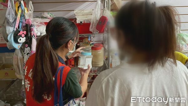 ▲▼ 嘉義市衛生局前往鹹酥雞攤稽查 。(圖/記者翁伊森翻攝)