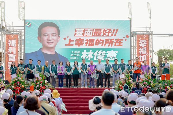 ▲林俊憲在安南區成立後援會,現場湧入逾五千名支持者,展現強大基層動能。(記者林東良翻攝,下同)