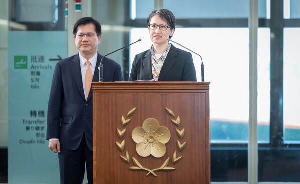 ▲▼副總統蕭美琴昨日驚喜現身歐洲議會,並以台灣副總統的身分於「對中政策跨國議會聯盟(IPAC)峰會」發表專題演說,9日清晨搭機返底台灣,並發表機場談話。(圖/總統府提供)