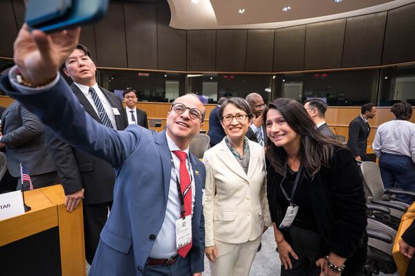 ▲▼副總統蕭美琴於演講後,在佳龍和我國駐歐盟兼駐比利時代表謝志偉大使陪同下與現場議員互動。(圖/翻攝自Facebook/林佳龍)