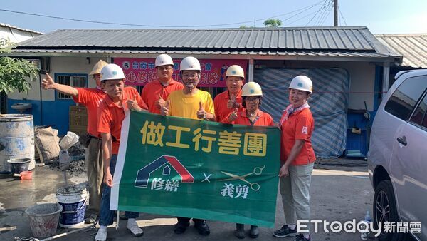 ▲台南做工行善團工會志工進場修繕受災住家,協助弱勢恢復安心生活。(記者林東良翻攝,下同)
