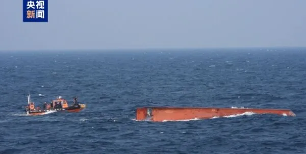 ▲▼陸漁船在南韓附近海域翻覆 2死3失蹤。(圖/翻攝央視)