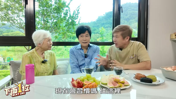 ▲▼洪榮宏「隱居豪宅」罕公開,合體胡瓜拍片破百萬。(圖/翻攝自YouTube)