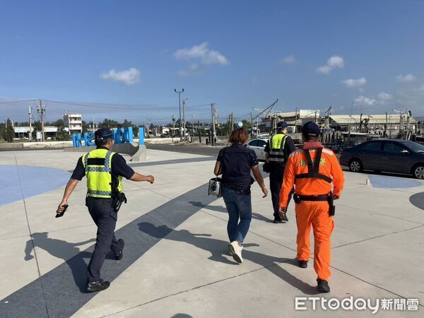 ▲▼ 海巡出港查驗比對揭露通緝身分 東石安檢所假日精準攔查 。(圖/海巡署中部分署第四岸巡隊提供)