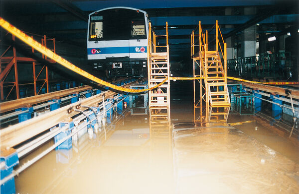 ▲▼北捷站內的「巨大金庫門」用途曝光。(圖/翻攝臉書/台北捷運)